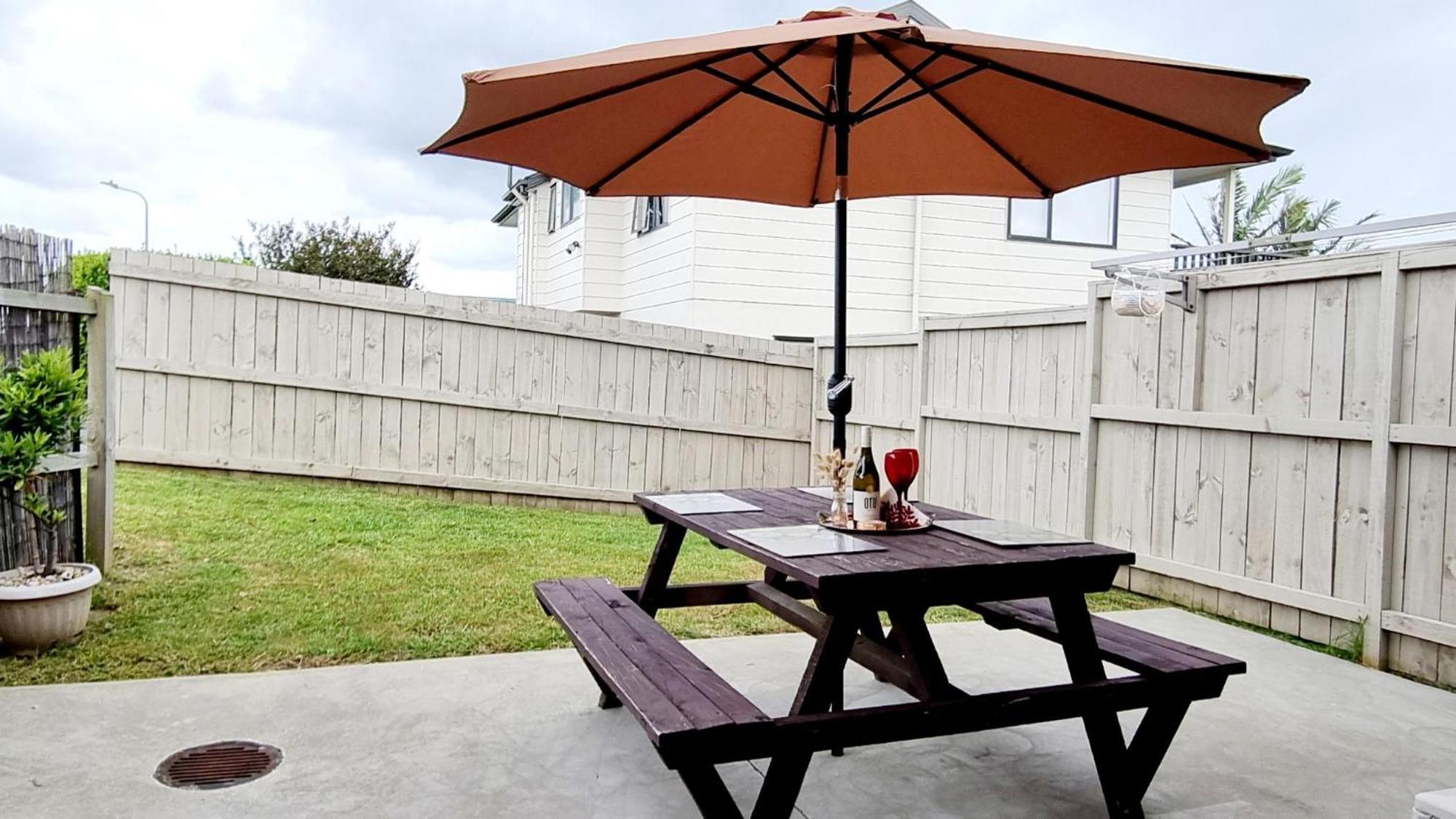 Clarks Beach Getaway Exterior photo